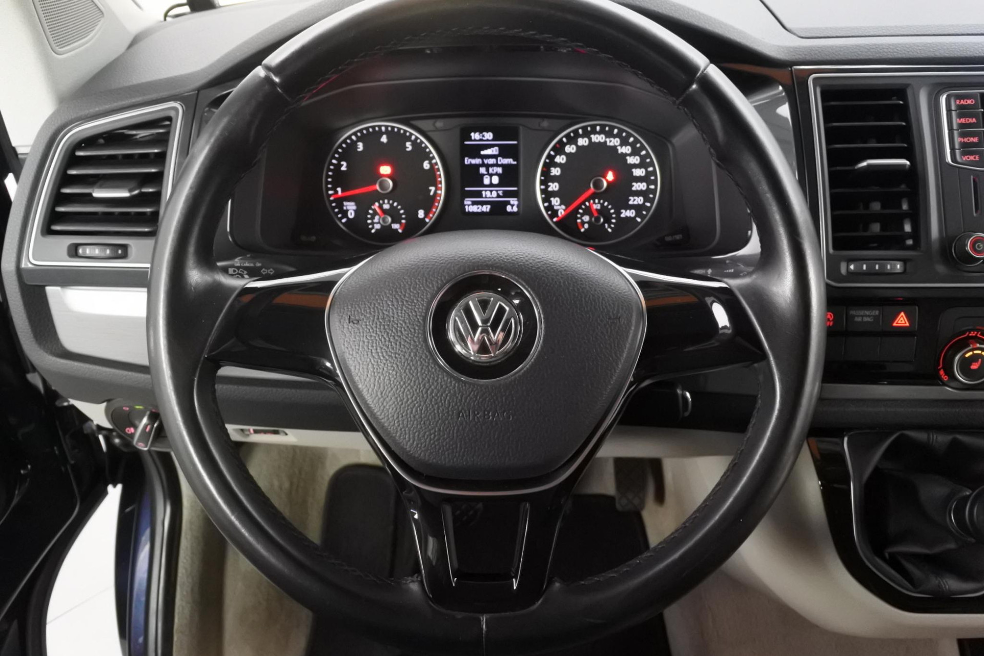 47418984-1-28.jpg